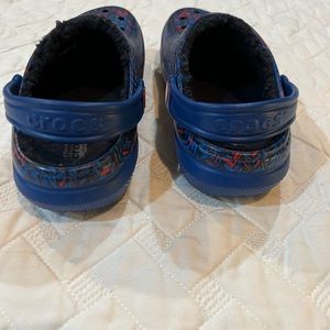 Boys size 1 US crocs with fur inside
